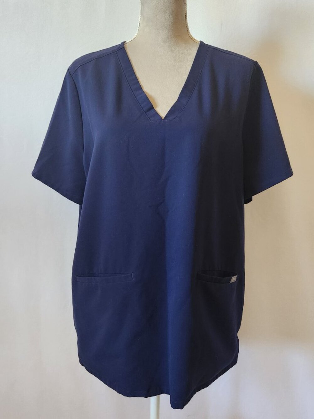 FIGS Women's XL Navy Blue Technical Collection Casma V-Neck 3 Pocket Scrub Top